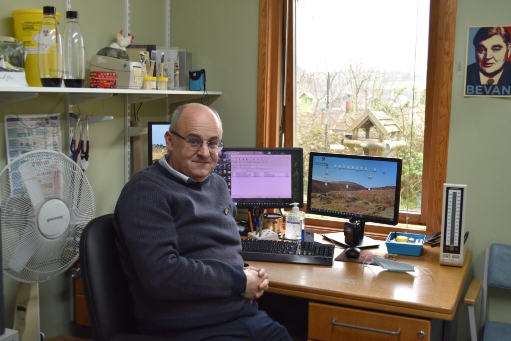 Dr Ian Hodgins